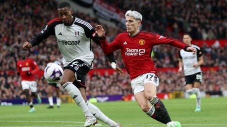 Manchester United and Fulham to contest opening Premier League fixture
