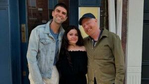 Modern Family stars Jesse Tyler Ferguson and Ariel Winter visit Dublin