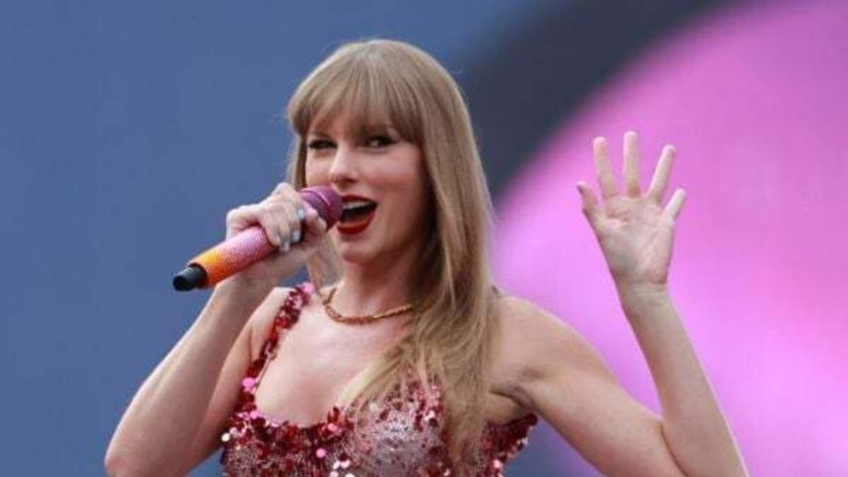 Taylor Swift delights Dublin fans as she praises Irish storytellers and accents