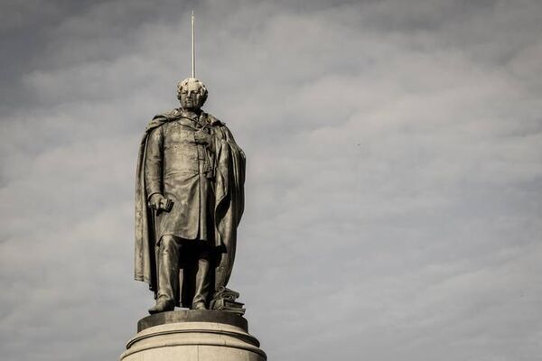 The O'Connell monument at the foot of O'Connell Bridge in Dublin's city centre. It celebrates the Irish lawyer and politician, Daniel O'Connell (1775-1847), who struggled for the emancipation of Irish Catholics and self-determination for the people of the island of Ireland. 