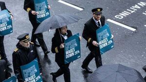 Aer Lingus passengers face more uncertainty as pilots’ pay deal stalls Aer Lingus passengers face more uncertainty as pilots’ pay deal stalls