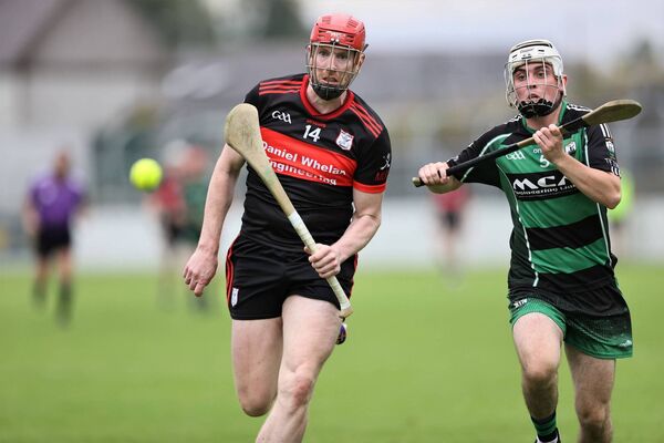 It's all eyes on the ball from Edward Byrne from MLR and Eoghan Dowling from Bagenalstown Gaels.