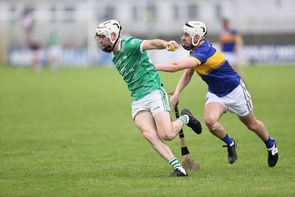 Marty Kavanagh tries to get past Ballinkillen's Ciarán Dowling on Saturday in the SHC .