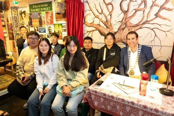 Mayor Fintan Phelan with some of the Chinese students