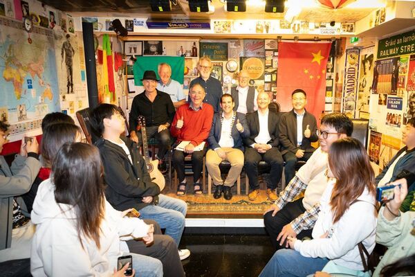 On stage: John Swan, Barry Comisky, Bernard Jennings, Seán Harding, mayor Fintan Phelan, Daithí Barron, Danny Barron and Mr Hao (Chinese administrator)