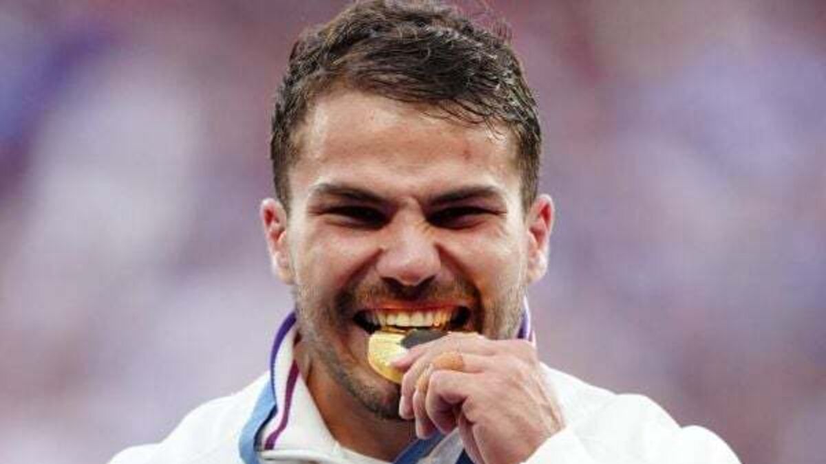Antoine Dupont brilliance carries France to first Paris 2024 gold medal