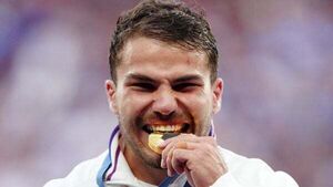 Antoine Dupont brilliance carries France to first Paris 2024 gold medal