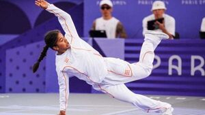 Breaking is not bad – the B-girls face-off and delight the Paris crowds