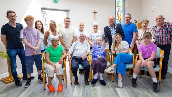 105-year-old Ellen 'Essie' Glynn is joined by her family for the presentation of her centenarian’s medal by cathaoirleach of Carlow County Council cllr Fergal Browne Photos: michaelorourkephotography.ie 105-year-old Ellen 'Essie' Glynn is joined by her family for the presentation of her centenarian’s medal by cathaoirleach of Carlow County Council cllr Fergal Browne Photos: michaelorourkephotography.ie