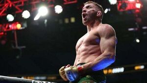 Du Plessis submits Adesanya to retain UFC middleweight title