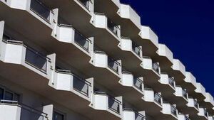 Irish teenager in intensive care after near-drowning at Majorca swimming pool Irish teenager in intensive care after near-drowning at Majorca swimming pool