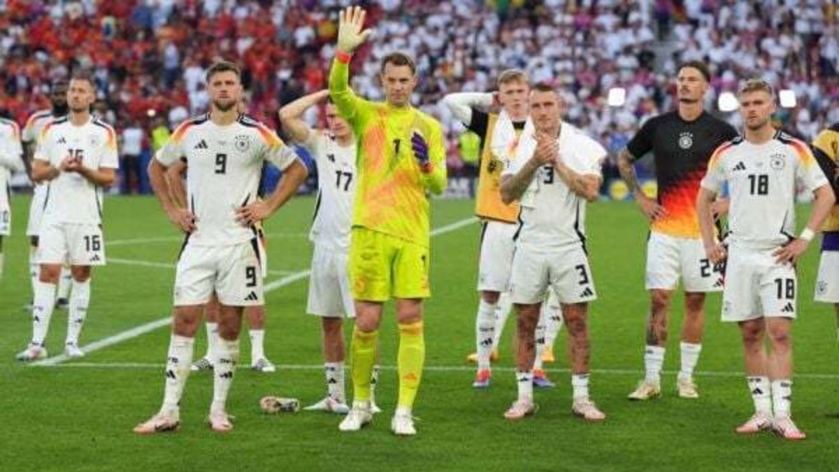 Manuel Neuer announces retirement from international football