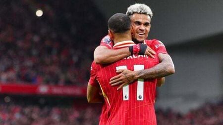 Luis Diaz and Mohamed Salah on target as Arne Slot’s Liverpool topple Brentford