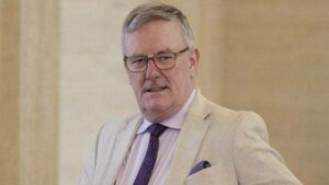 Butler backs Nesbitt to return as Ulster Unionist Party leader Butler backs Nesbitt to return as Ulster Unionist Party leader