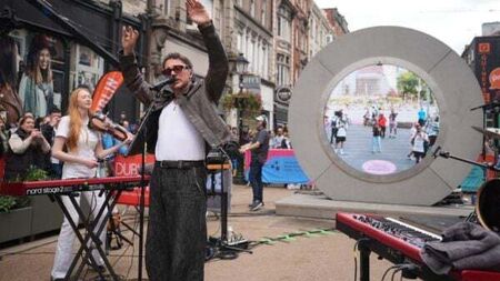 Cian Ducrot surprises fans with pop-up concert at Dublin portal