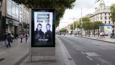 Oasis at centre of bidding war for rights to film about reunion