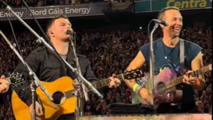 Coldplay sing Crazy World with Aslan in Croke Park