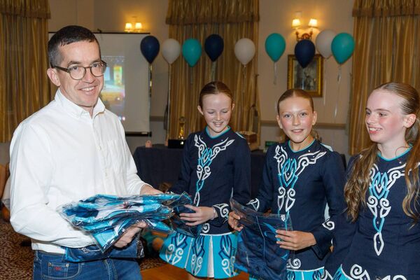 Sponsor Joe O’Toole of Tullow Central presenting new tops to the dancers