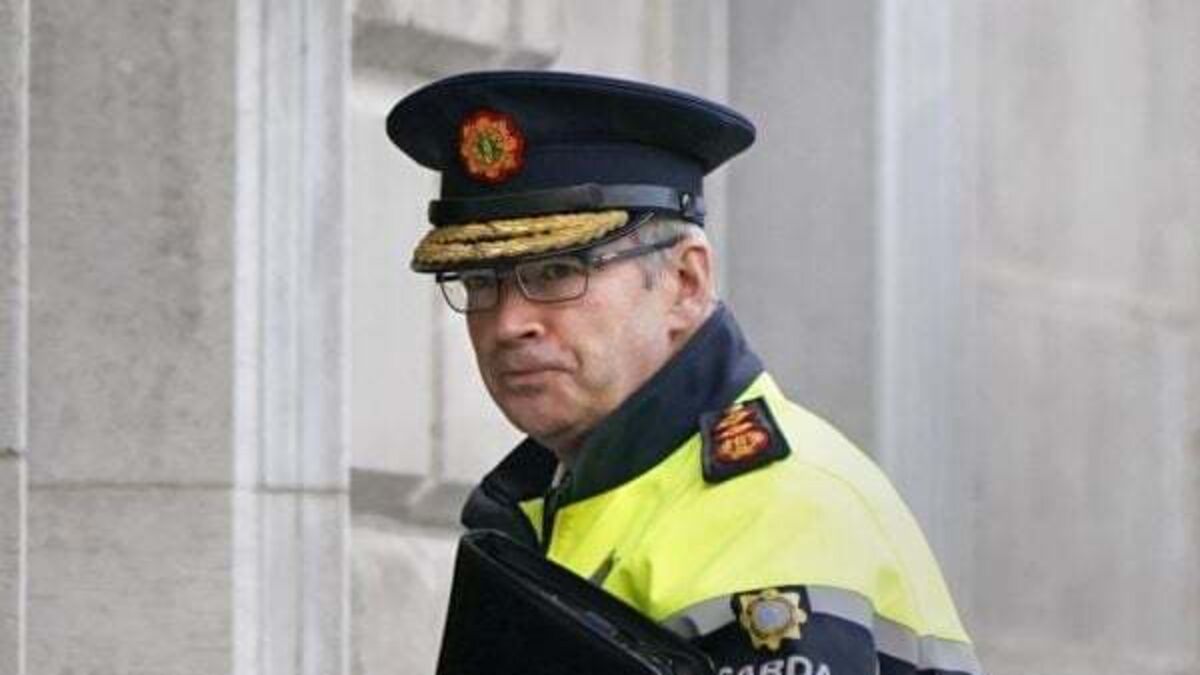 UK police arrive in Dublin to watch out for hooligans ahead of Ireland v England match