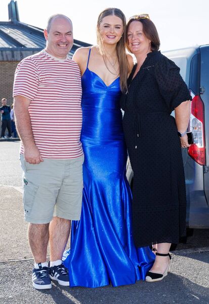 Sarah Ni Bhúda and parents Pauline and Mick