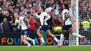 Rice and Grealish give England comfortable win over Ireland