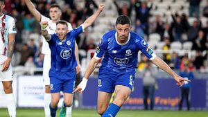 Padraig Amond signs new multi-year contract with Waterford FC 