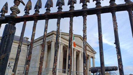 TD slams cost of Dáil bike shed as Carlow Courthouse railings decay