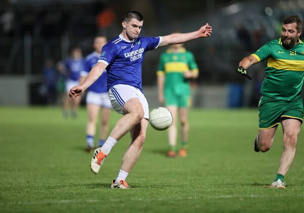 Milo Feehan puts O'Hanrahan's scores a fine point as Trevor Watchorn from The Fighting Cocks tries to block. Photo: Pat Ahern