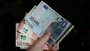 Government accused of handing tax break to those with ‘gold-plated’ pensions Government accused of handing tax break to those with ‘gold-plated’ pensions