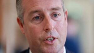 Stormont Education Minister criticised for meeting with loyalist group Stormont Education Minister criticised for meeting with loyalist group