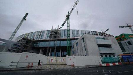 Children’s hospital is ‘hostage in negotiations’ with construction firm, board says