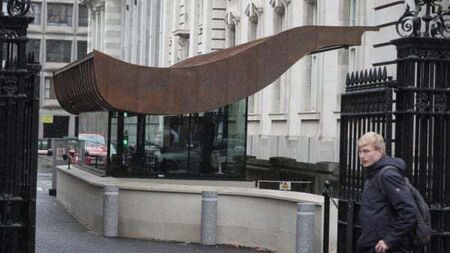 Security hut at Department of Finance cost more than €1.4m, committee told