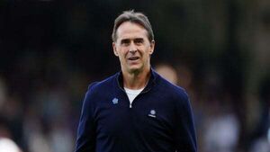 West Ham boss Julen Lopetegui injures calf in frustration during Liverpool loss West Ham boss Julen Lopetegui injures calf in frustration during Liverpool loss