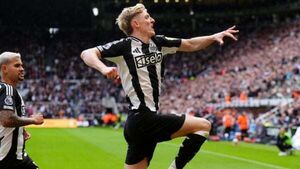 Anthony Gordon earns Newcastle a point against champions Manchester City