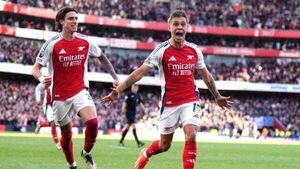 Arsenal strike twice in stoppage time to see off stubborn Leicester Arsenal strike twice in stoppage time to see off stubborn Leicester