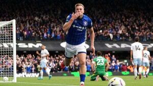 Liam Delap brace earns Ipswich draw and prevents Aston Villa going joint top