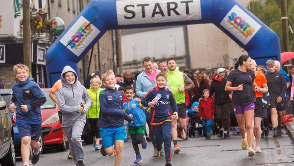 And they're off – crowds took to the streets in aid of brave Roxanne And they're off – crowds took to the streets in aid of brave Roxanne