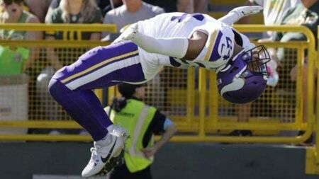 Minnesota Vikings hold off Green Bay Packers to secure fourth straight win