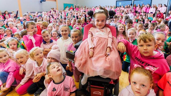 Gaelscoil goes pink to help inspirational pupil Roxanne
