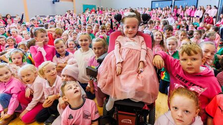 Gaelscoil goes pink to help inspirational pupil Roxanne