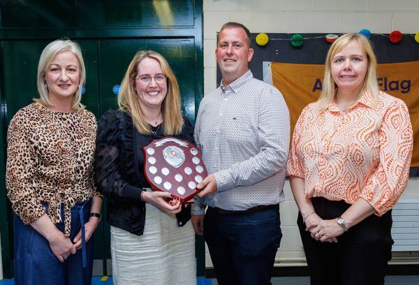St. Mary’s NS, Bagenalstown was the winner of the ‘Best Small School’ category in Tullow Show’s Prize-Giving evening in the Tullow Community School, accepting the awards on behalf of the school was Principal Emer Magee, Bob Keogh chairman of Tullow Show and Elaine Byrne and Deirdre Murphy AIB Tullow