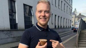 Man pays €51 on eBay for one of the last tubs of curry from Lennox’s chipper Man pays €51 on eBay for one of the last tubs of curry from Lennox’s chipper