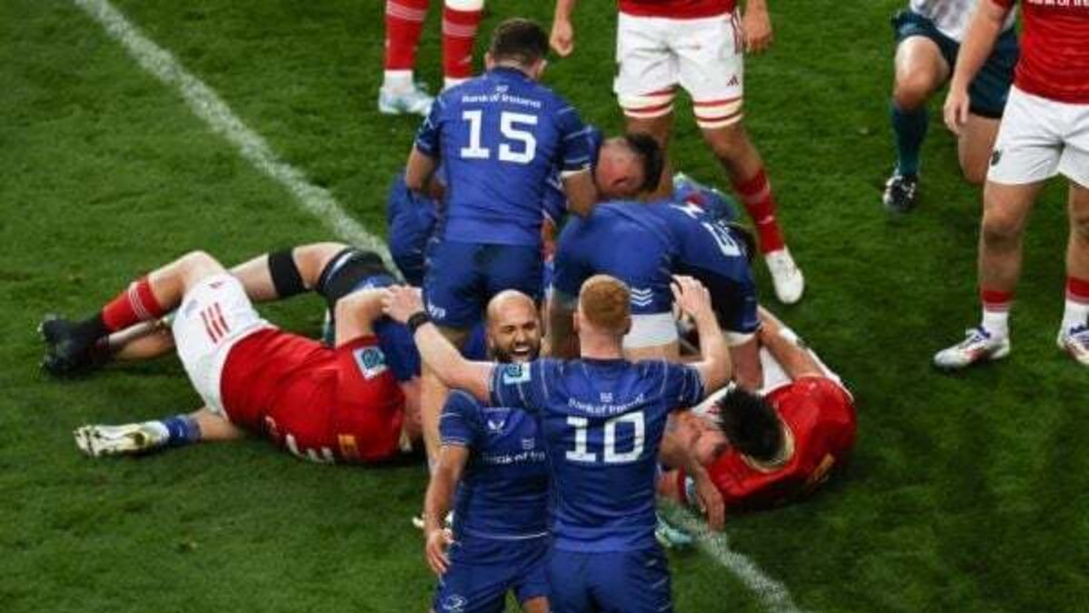 Leinster power past Munster in front of new URC record crowd