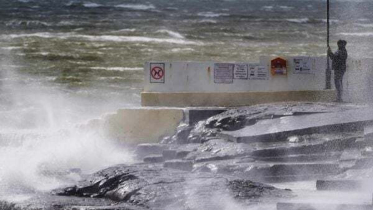 Storm Ashley: Met Éireann updates warnings as winds up to 120km/h expected