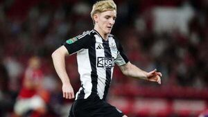 Anthony Gordon signs new contract at Newcastle