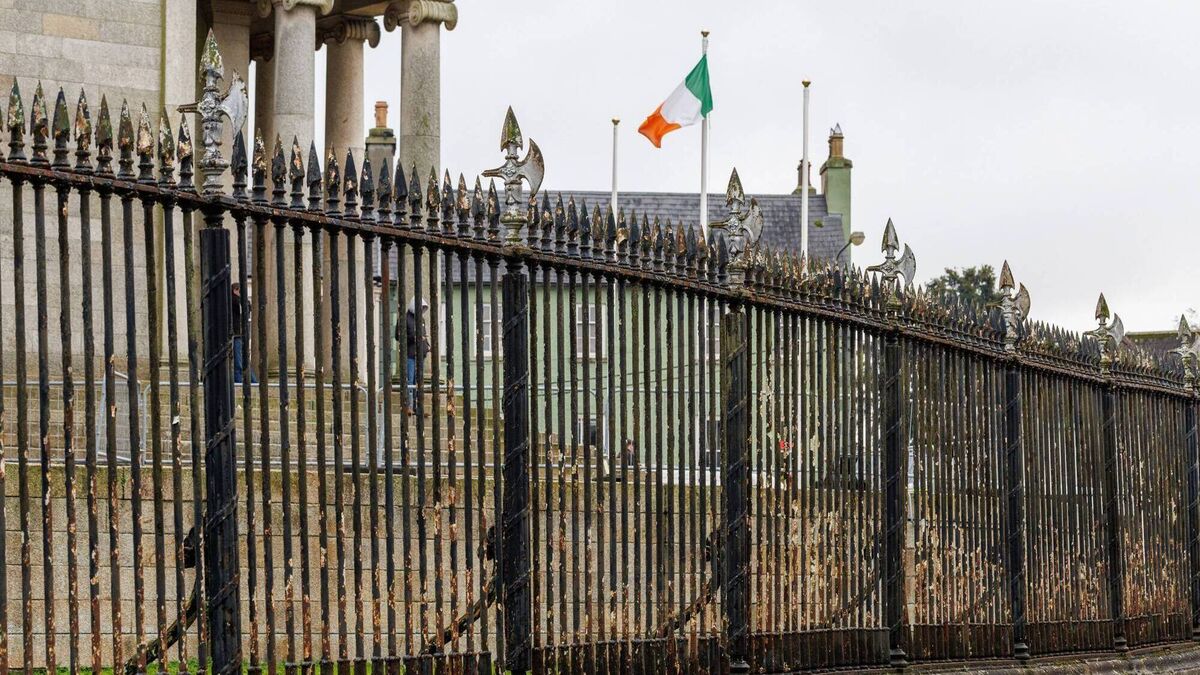 No cash for work on courthouse railings