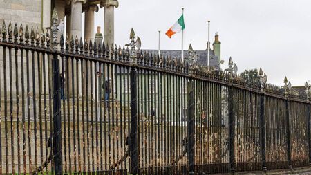 No cash for work on courthouse railings