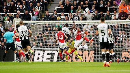 Alexander Isak’s header gives Newcastle victory to dent Arsenal’s title hopes