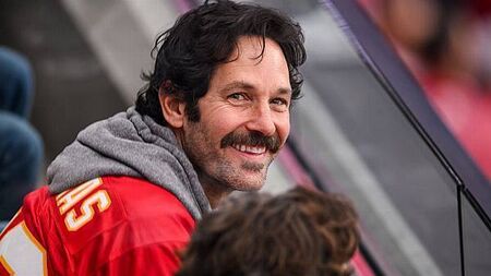 Hollywood star Paul Rudd surprises young voters queueing on US polling day