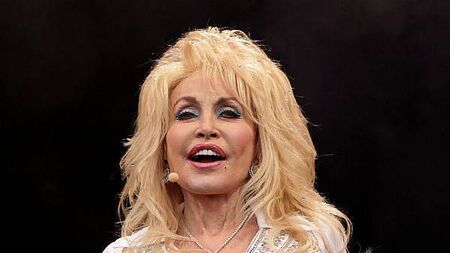 Dolly Parton thinks she's more of 'an eyesore than an icon'